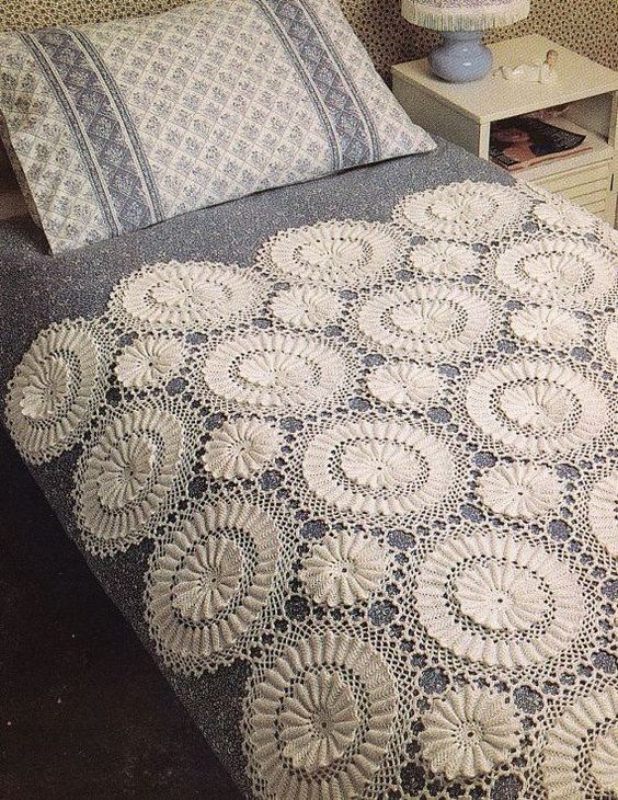 Round crochet quilt