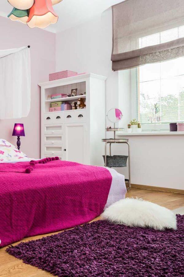 Modern bedroom with ruffle rug