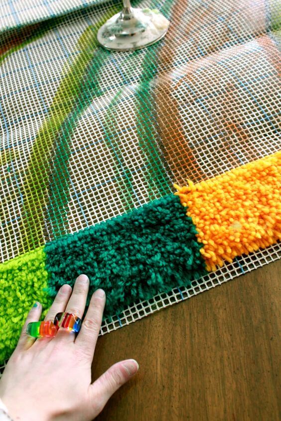 Learn how to make colorful ruffle rug