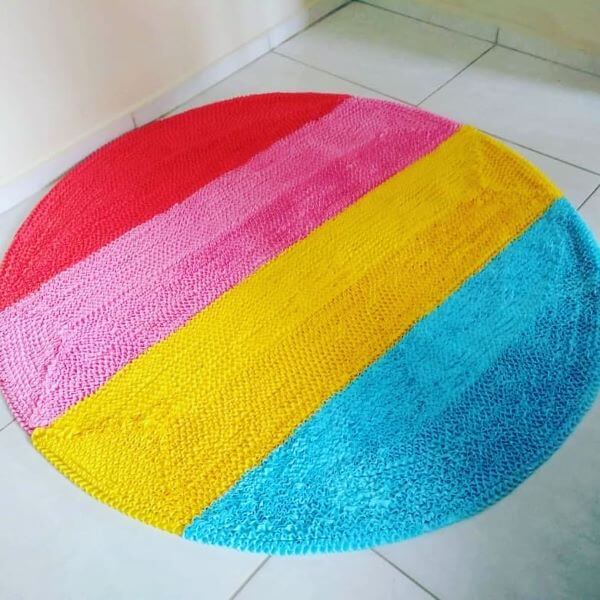 Colorful ruffle rug