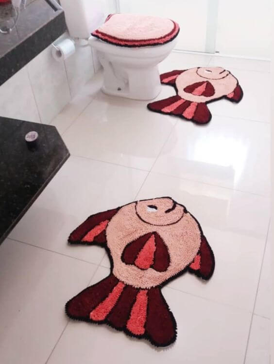 Frufru rug for goldfish bathroom