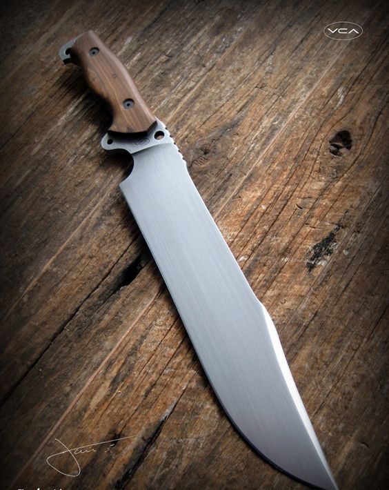 types of knives - knife with large blade