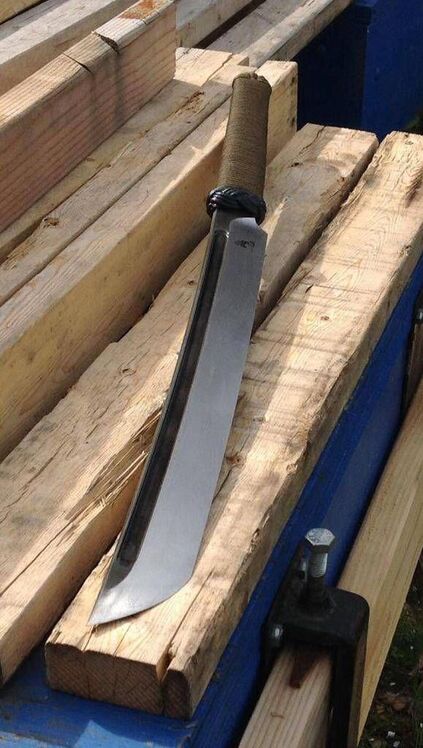 types of knives - large knife with long blade