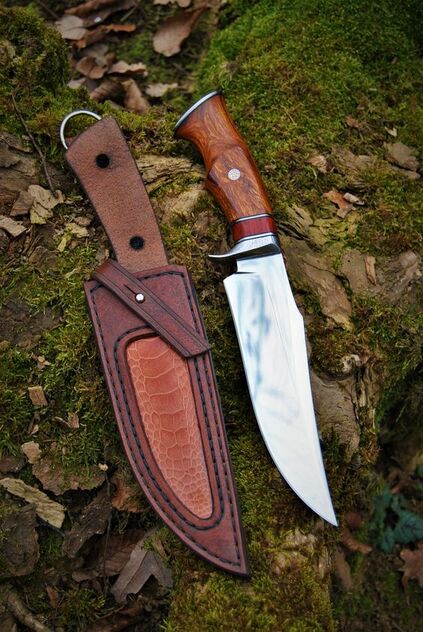 types of knives - medium knife with scabbard
