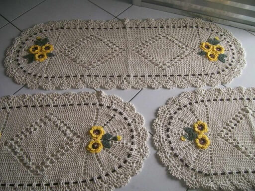 Crochet rug for kitchen set with yellow flowers Photo by Elo7