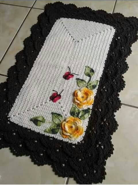 Crochet kitchen rug with black border and flowers Photo by Marlene Costa