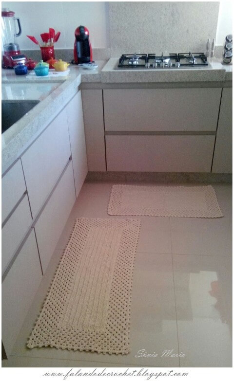 Crochet rug set for kitchen with a small and medium Photo by Falando de Crochet