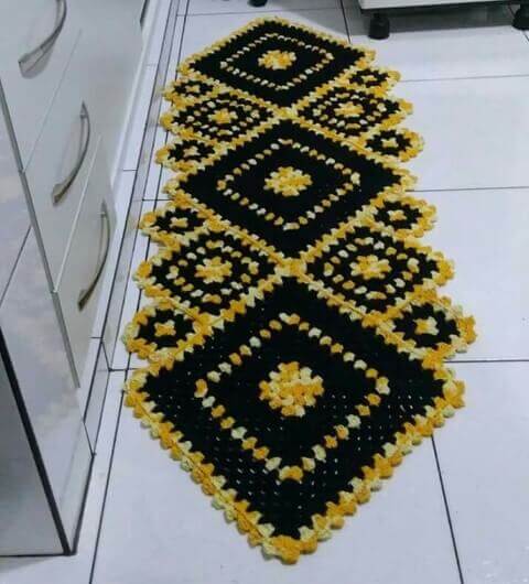 Crochet carpet for kitchen yellow and black Photo from Pinterest