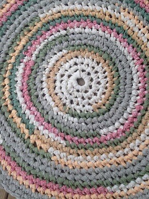 Colorful round crochet kitchen rug Photo by Pinterest