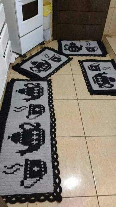 Crochet rug set for gray kitchen with print of teapot and cup Photo by Pinterest