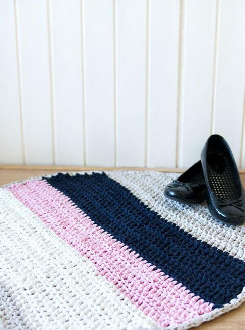 Crochet kitchen rug with different color stripes Photo by Shelterness