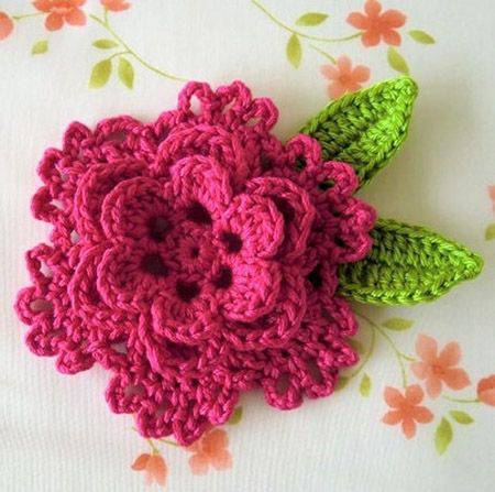 pink crochet flowers with leaves-min