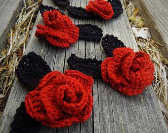crochet rose flowers in rustic wood-min