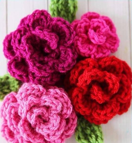 crochet flowers shades of pink wool-min