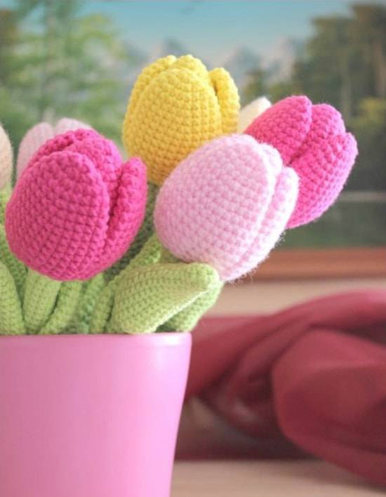 crochet tulips flowers in vase-min