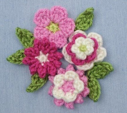 Crochet flowers in shades of pink