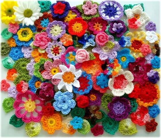 Crochet flowers of various models