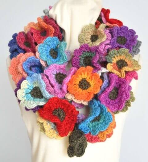 Crochet flowers in collar