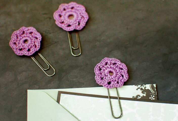Crochet flower in clips