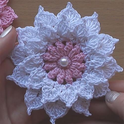 Crochet flower with white petals