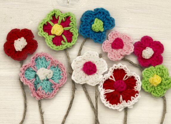Crochet flower with strands
