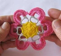 Crochet flower with can lid