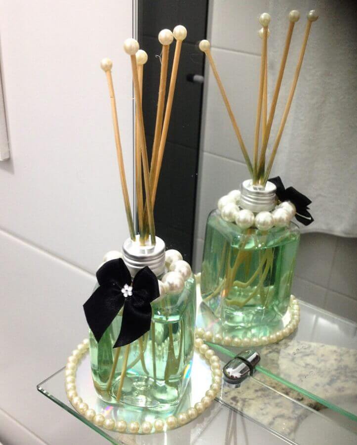 Crafts with CD to decorate bathroom