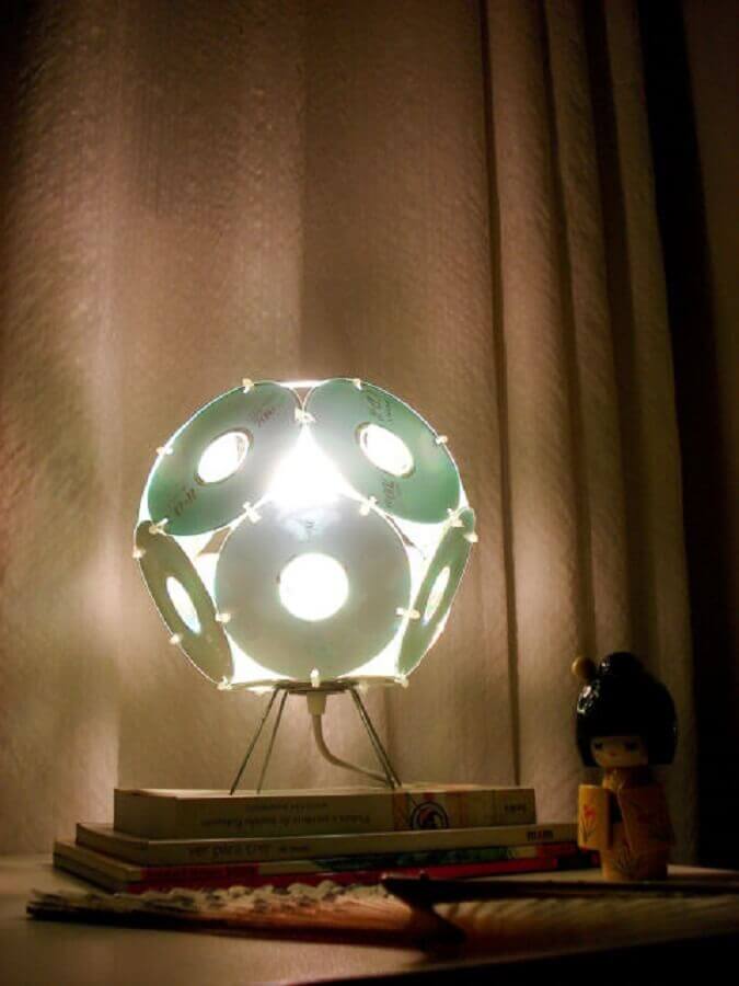 CD crafts that have become a beautiful lamp