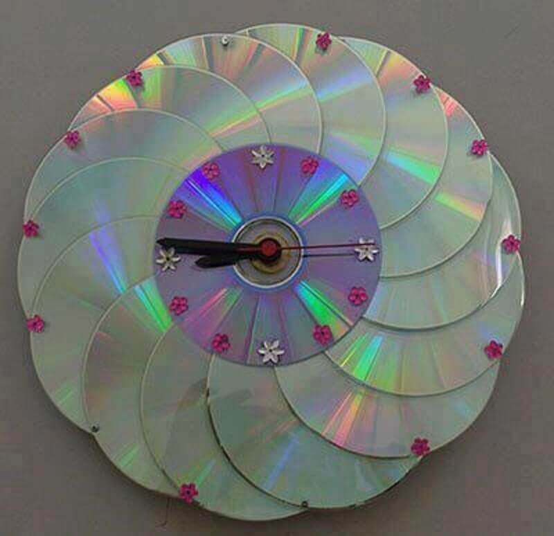 Clock model made with CD crafts