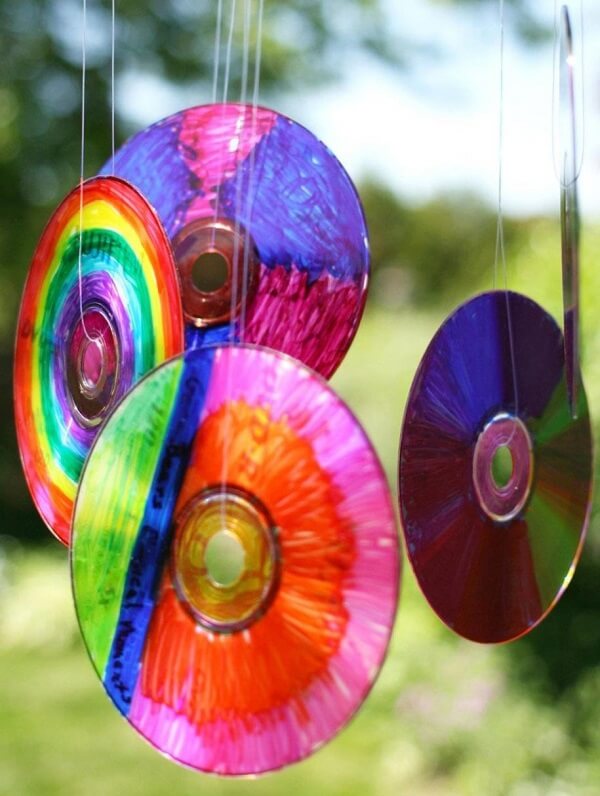 Create beautiful colorful ornaments through CD crafts
