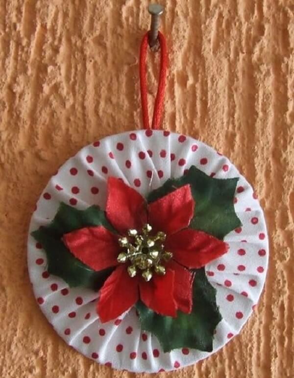 Create a beautiful wall ornament using CD crafts