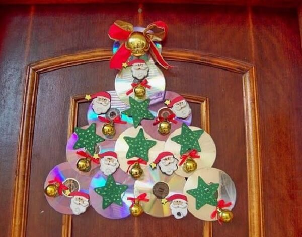Christmas ornament for door created through crafts with CD