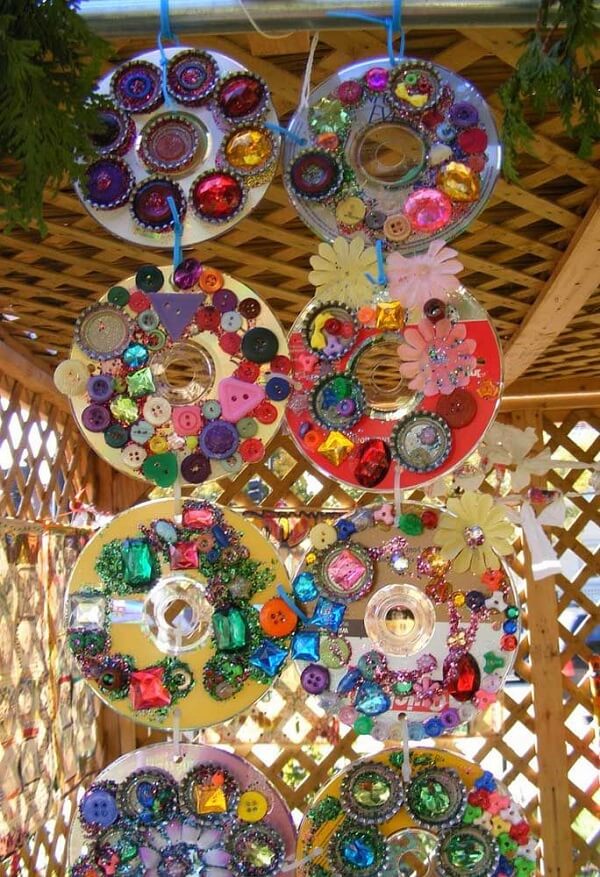 Creative ornaments made of crafts with CD