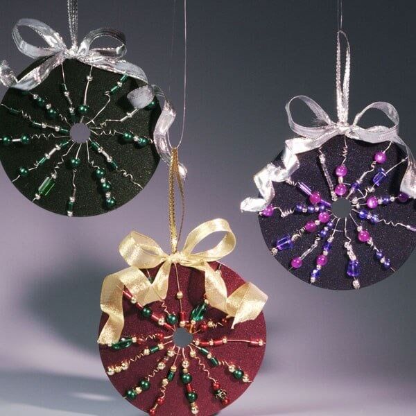 Christmas ornaments with beads, ribbons and CD crafts