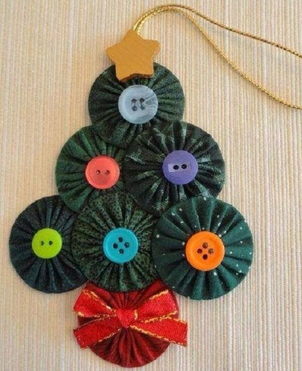 Mini Christmas tree made with CDs