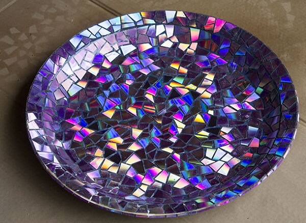Mosaic plate made of crafts with CD