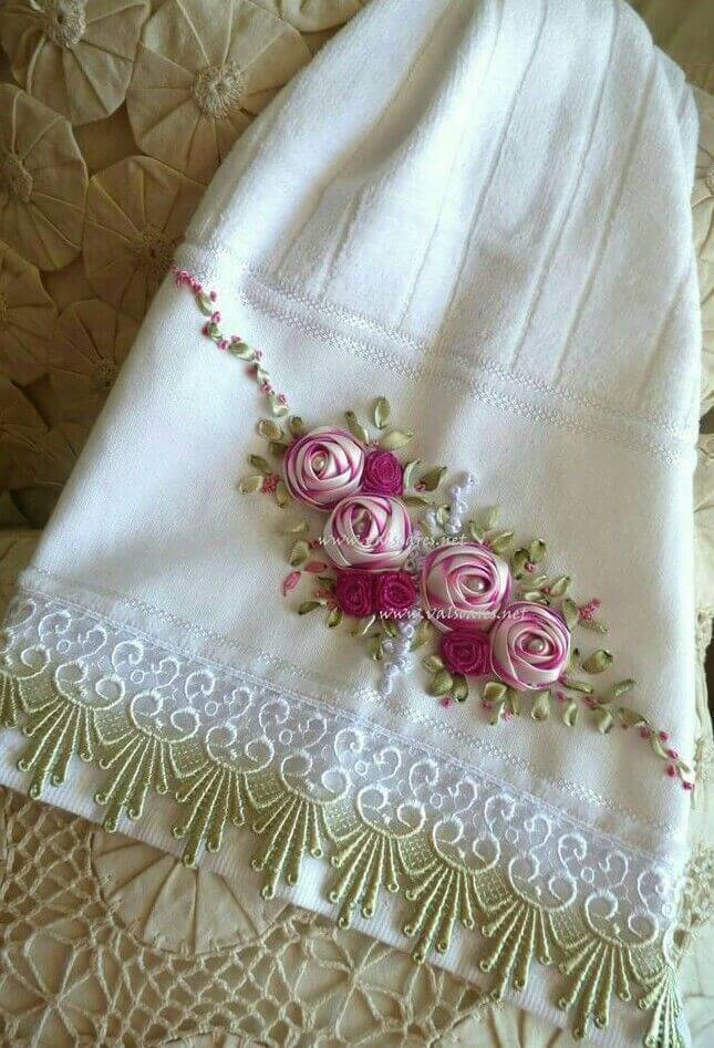 Decorate the towel with the ribbon flowers