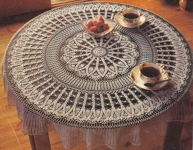 delicate pattern for round crochet tablecloth