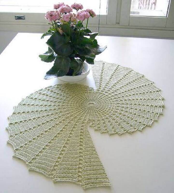 different model of crochet tablecloth