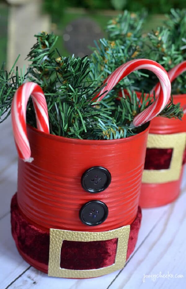 Decorate the Christmas table with decorated cans