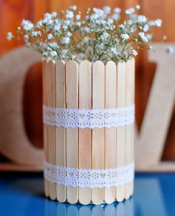 Use ice cream sticks to create decorated cans