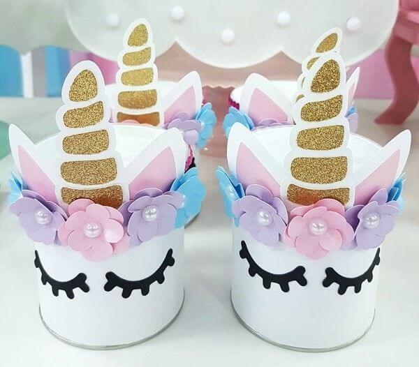 Decorate the birthday party with unicorn tins