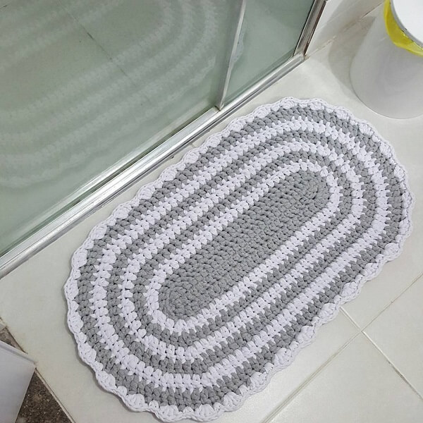 Use the oval crochet rug at the entrance to the bathroom stall