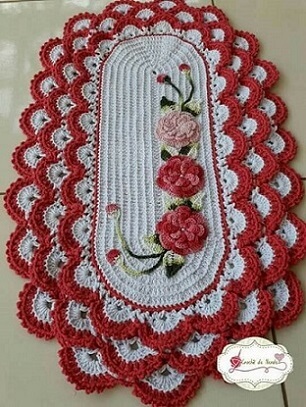 Oval crochet rug with red and rose flowers