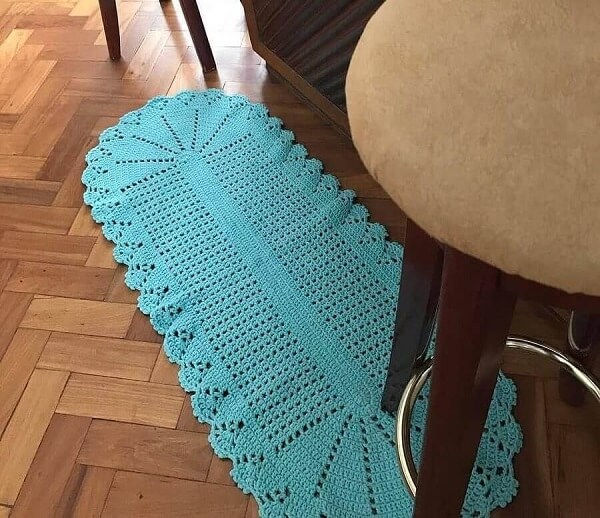 Turquoise blue crochet rug decorates the room
