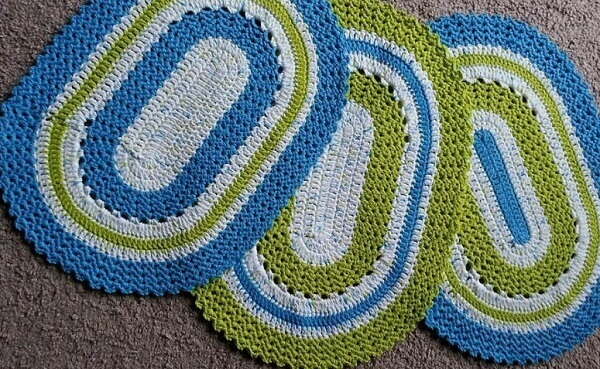 Different models of oval crochet rug