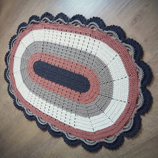 Oval crochet rug with merged lines
