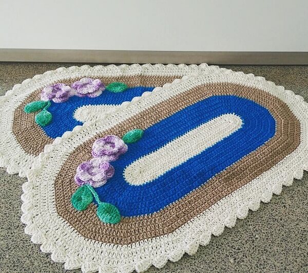 Oval crochet rug with delicate flowers