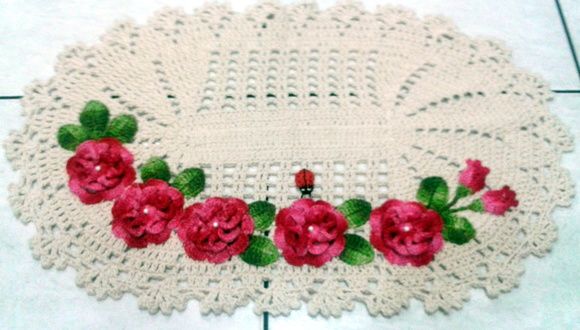 Oval crochet rug with flowers