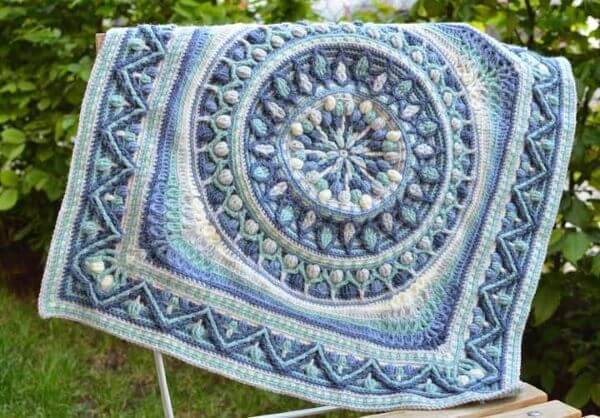 Crochet rug with geometric designs